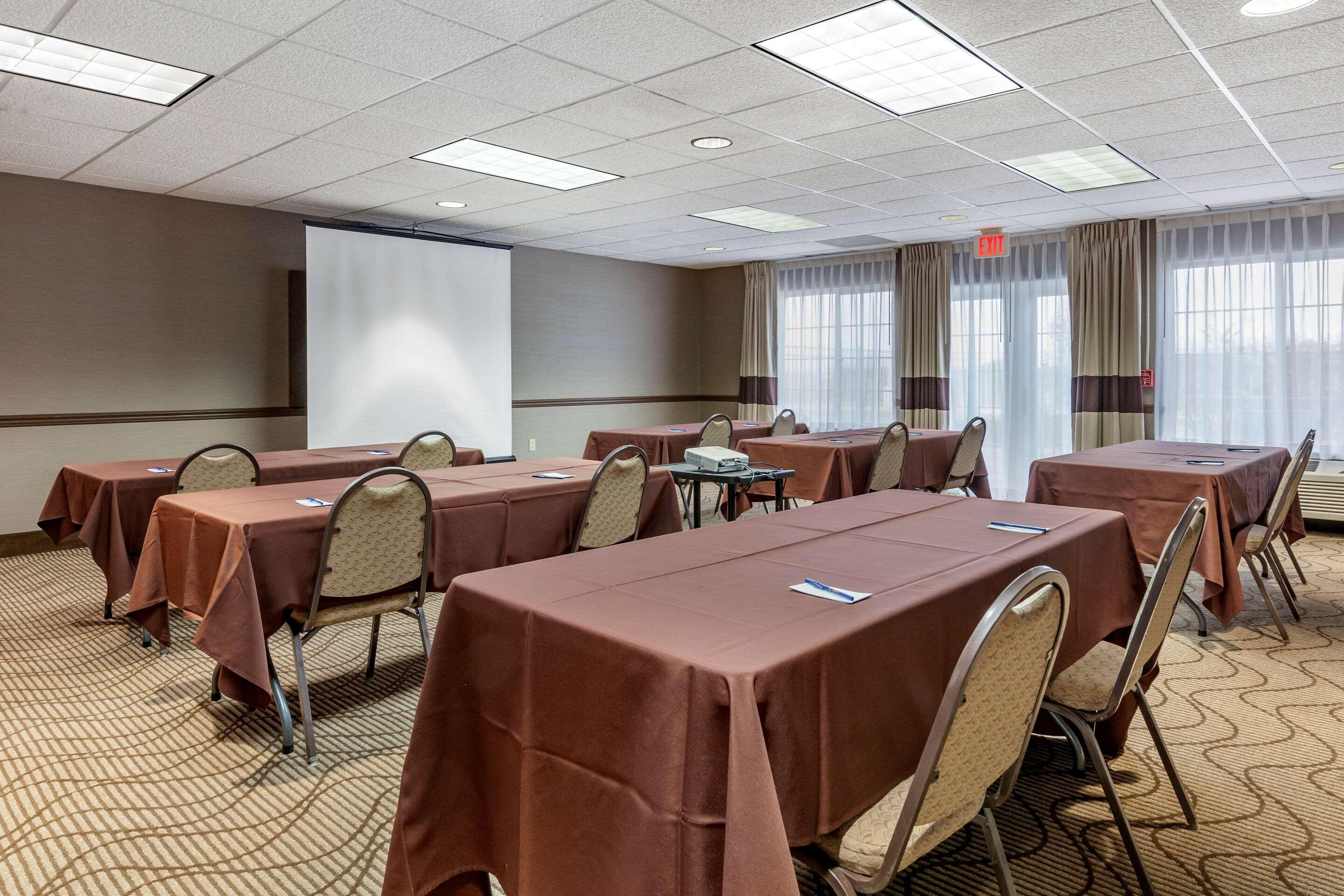 Comfort Inn & Suites Geneva- West Chicago Екстериор снимка