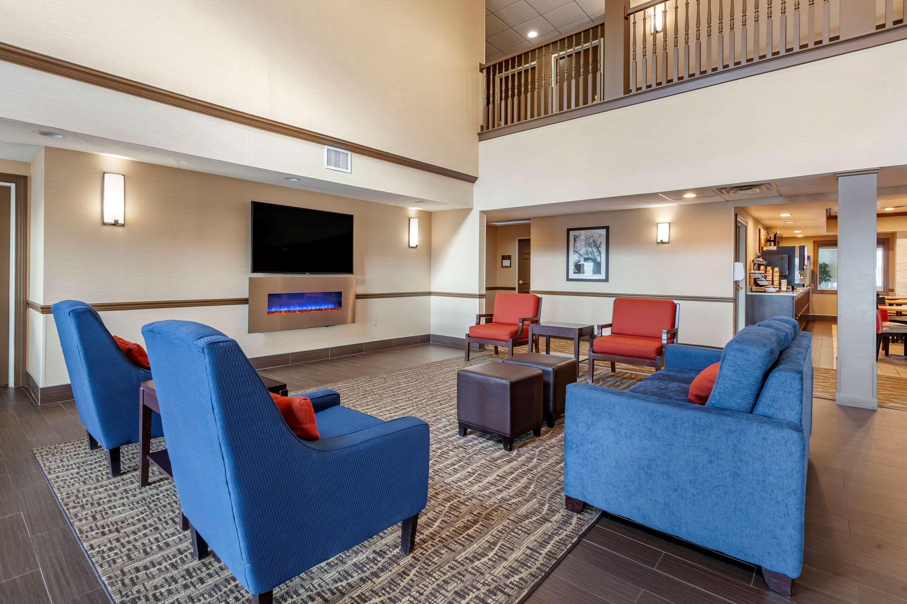 Comfort Inn & Suites Geneva- West Chicago Екстериор снимка