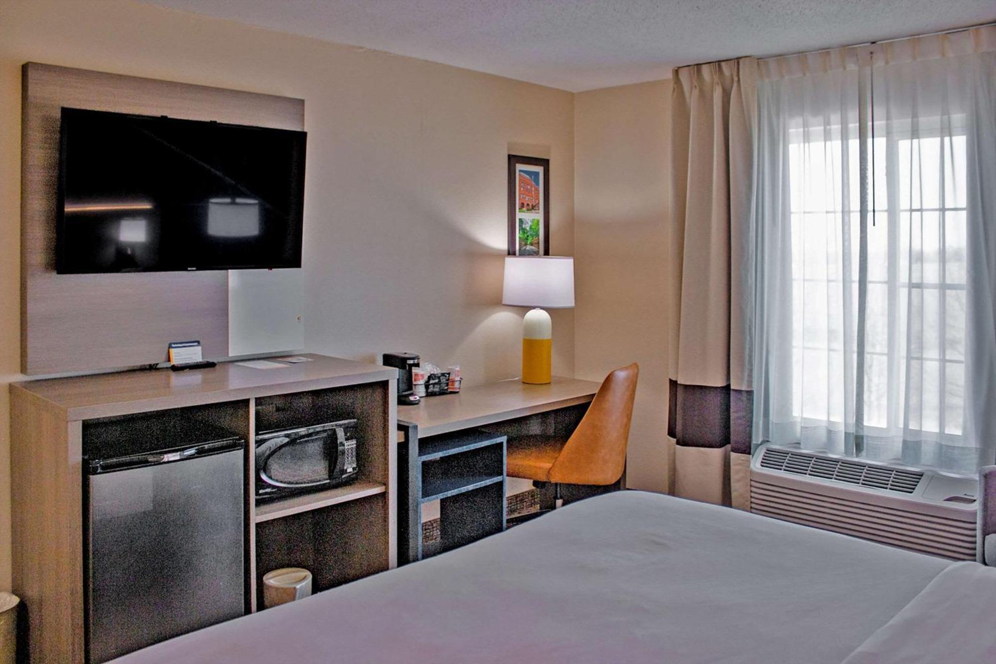 Comfort Inn & Suites Geneva- West Chicago Екстериор снимка